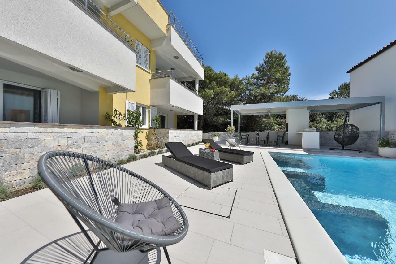Luxury Villa Nada With Pool Petrcane Ngoại thất bức ảnh